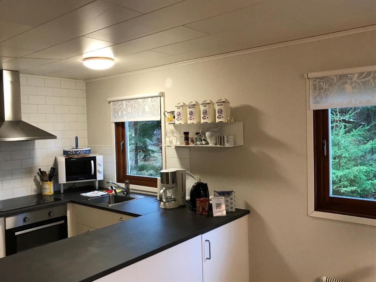 Stuga I Naturskoent Omrade Pa Vaestra Tjoern Saby Exterior foto