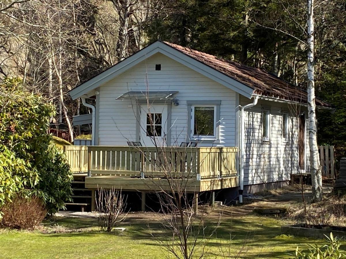 Stuga I Naturskoent Omrade Pa Vaestra Tjoern Saby Exterior foto
