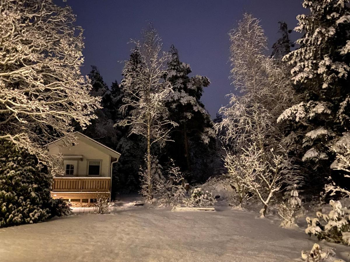 Stuga I Naturskoent Omrade Pa Vaestra Tjoern Saby Exterior foto