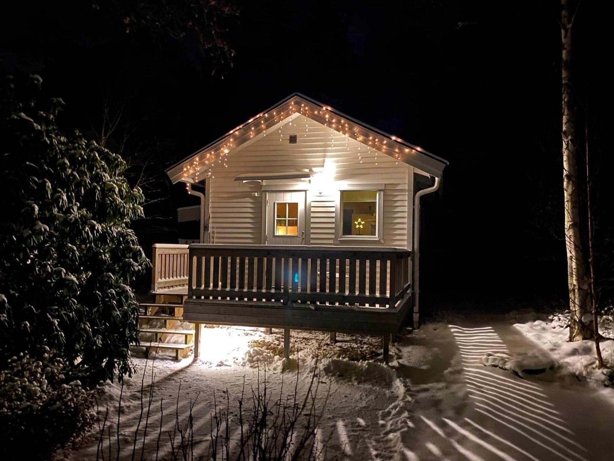 Stuga I Naturskoent Omrade Pa Vaestra Tjoern Saby Exterior foto