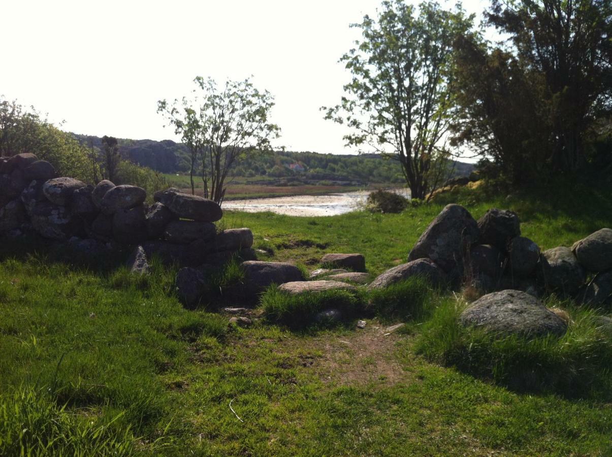 Stuga I Naturskoent Omrade Pa Vaestra Tjoern Saby Exterior foto