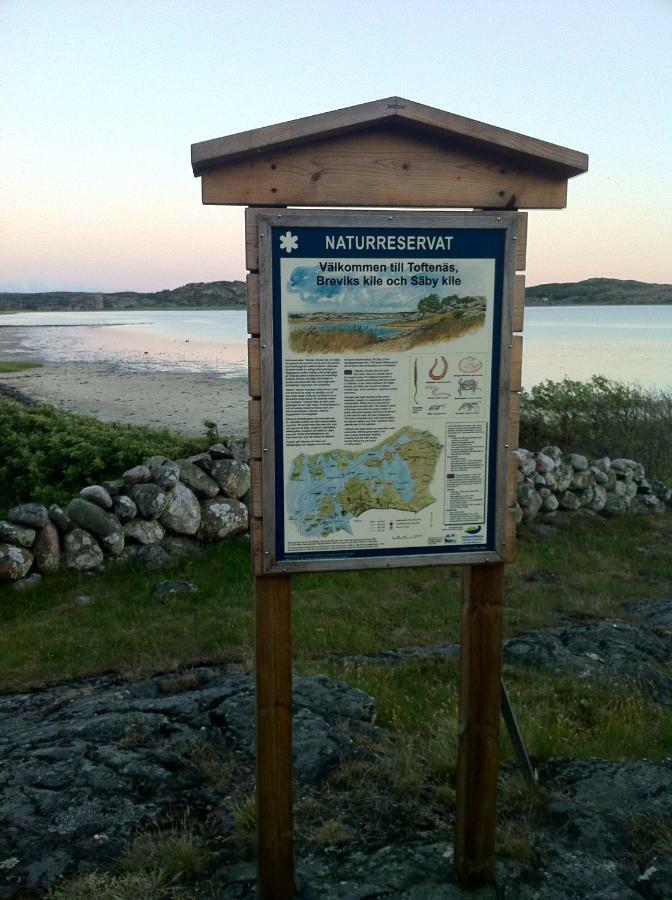 Stuga I Naturskoent Omrade Pa Vaestra Tjoern Saby Exterior foto