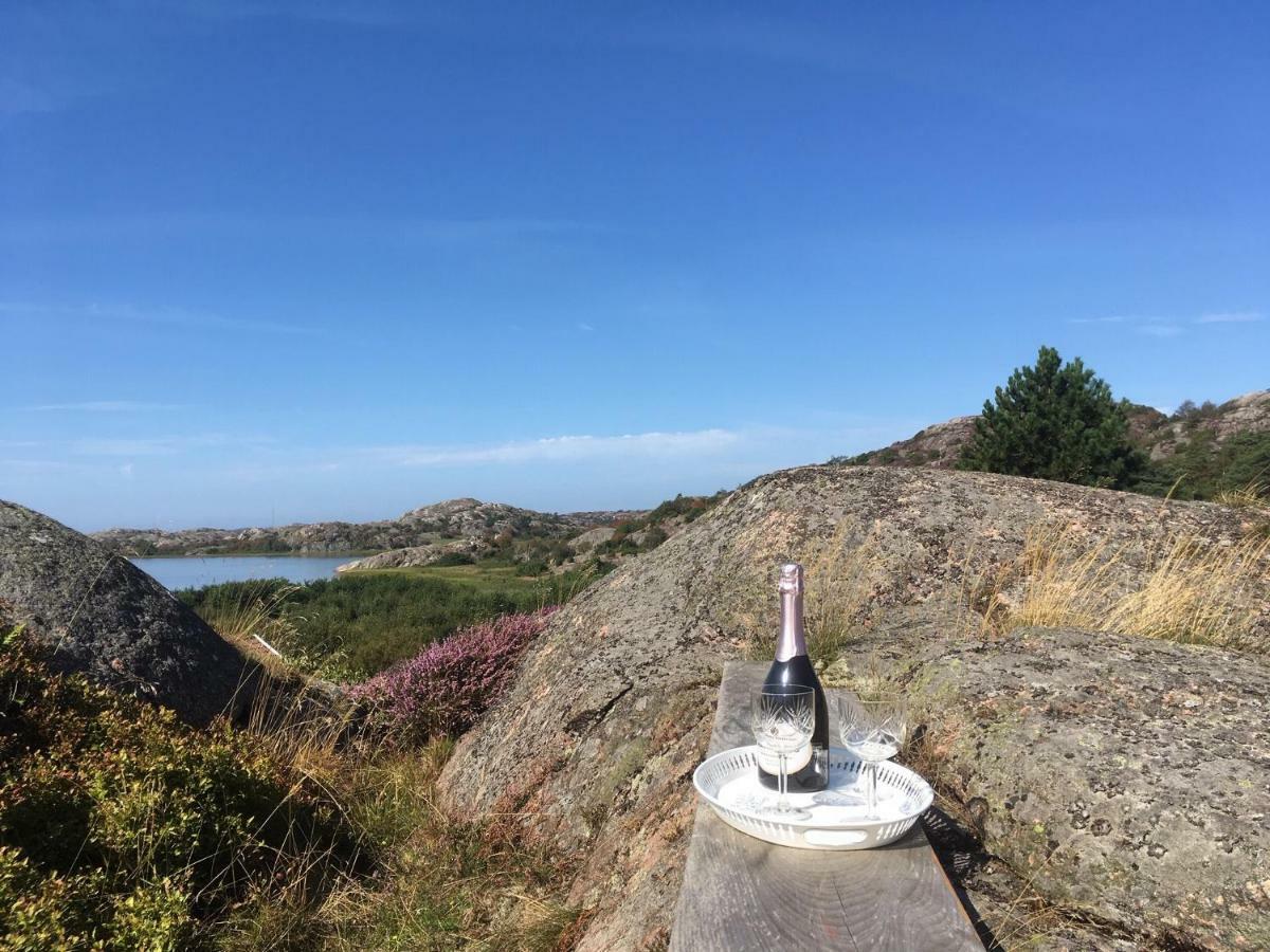 Stuga I Naturskoent Omrade Pa Vaestra Tjoern Saby Exterior foto